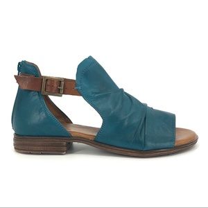 NEW Miz Mooz Dipper Leather Sandals Marine & Tan Size 8